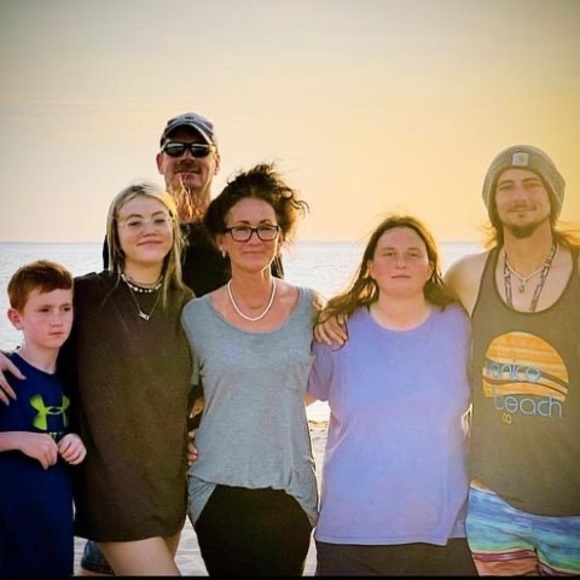 Meet your Posher, Britney - Picture 1 of 1